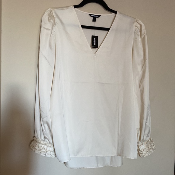 Express Pearl Button Pleated Cuff V-Neck Top in Swan Size Large - Picture 3 of 11